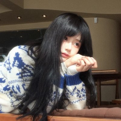 蓝色嘴巴的脸